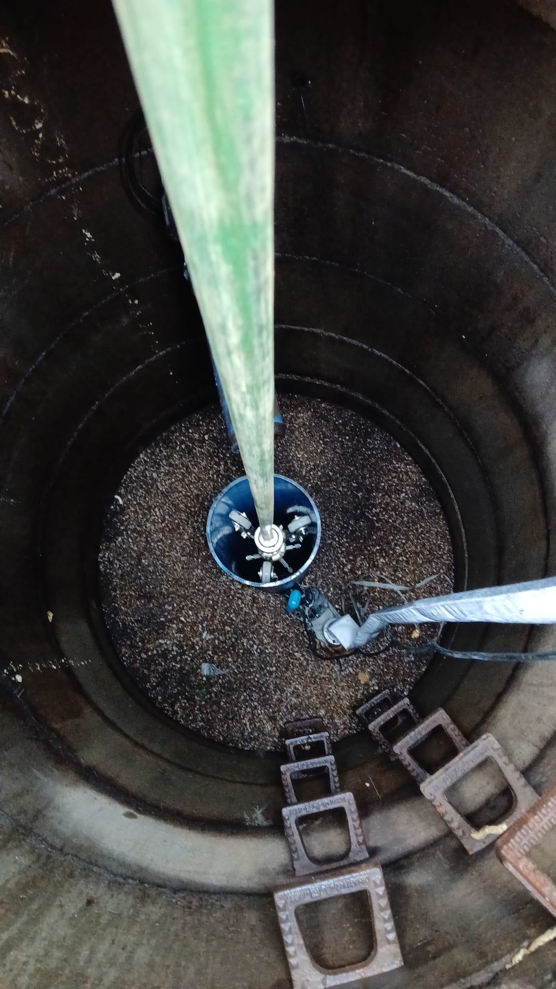 spüldüse im brunnen